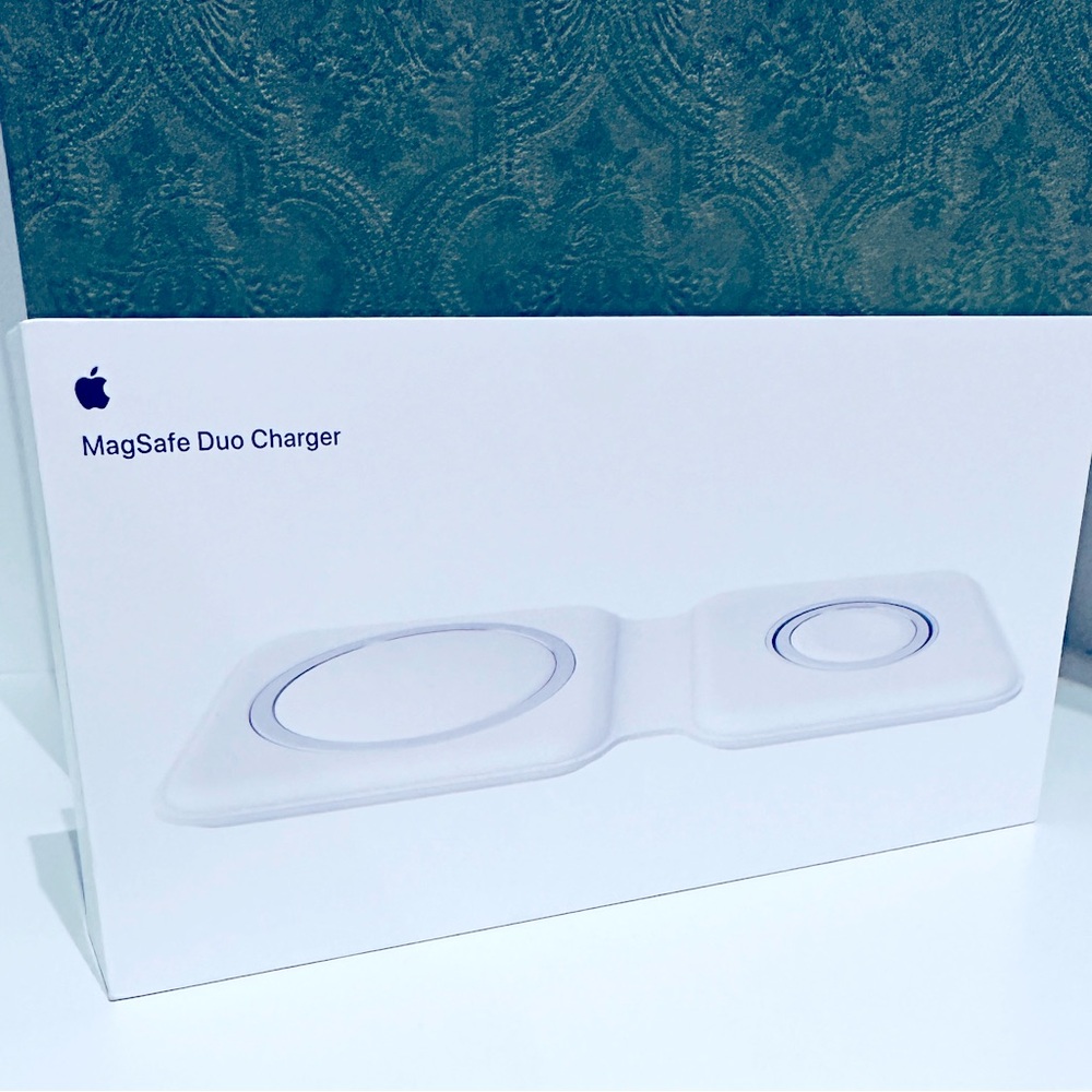Apple MagSafe Duo Wireless Charger